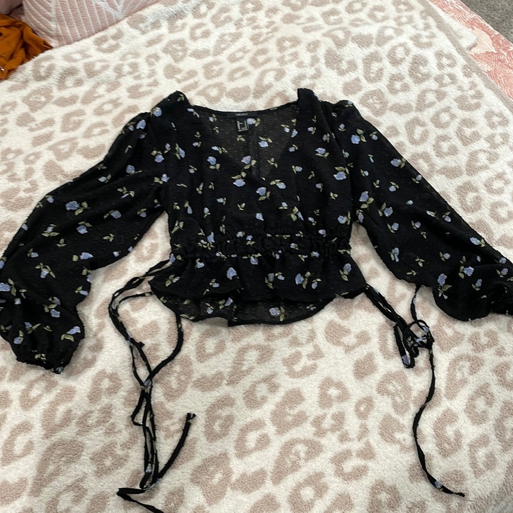 Women’s S Forever21 floral ruffle detail cropped blouse